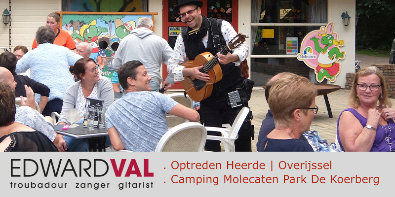 Heerde-Camping-Molecaten-Park-De-Koerberg-Troubadour-zanger-gitarist-Edward-Val-Optreden-boeken-Overijssel-Martins-Vakantiewinkel-Bowling-Koerberg-Duiventil-Mobiele-muzikant-inhuren