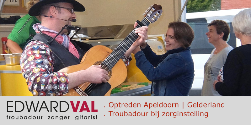 Apeldoorn-Zanger-gitarist-troubadour-Edward-Val-boeken-Optreden-Stichting-Philadelphia-Verzoekliedjes-Mobiele-muzikant-inhuren-Gelderland