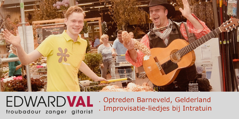 Zanger-gitarist-Edward-Val-Troubadour-bij-Intratuin-Barneveld-Live-music-In-Store-boeken-Improvisatie-liedjes-Muzikaal-straattheater-inhuren