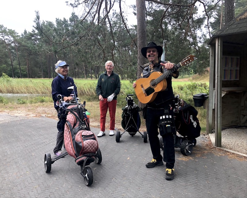 Golfbaan Rijk van Nunspeet | Troubadour zanger gitarist Edward Val | Mobiel optreden boeken inhuren | Muzikant Nijkerk