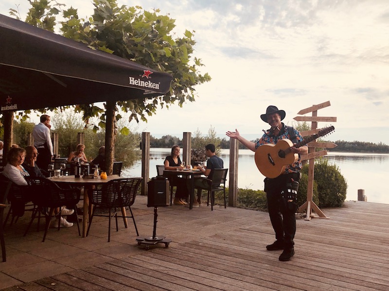 Veluwemeer Hotel Postillion Putten amersfoort Troubadour inhuren zanger gitarist boeken Edward Val