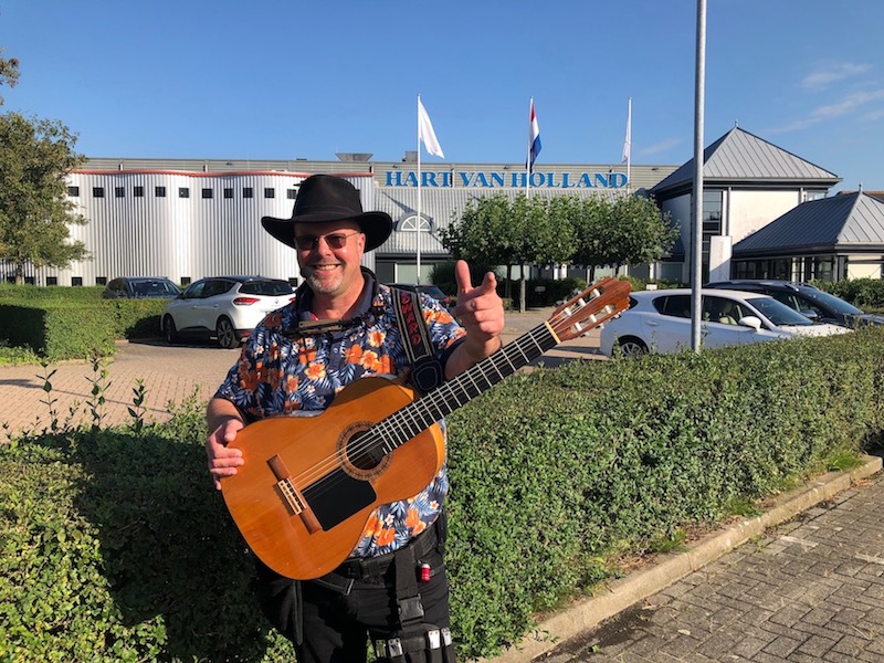 Troubadour Edward Val Nijkerk Hart van Holland Quiltersgilde entree act zanger gitarist boeken